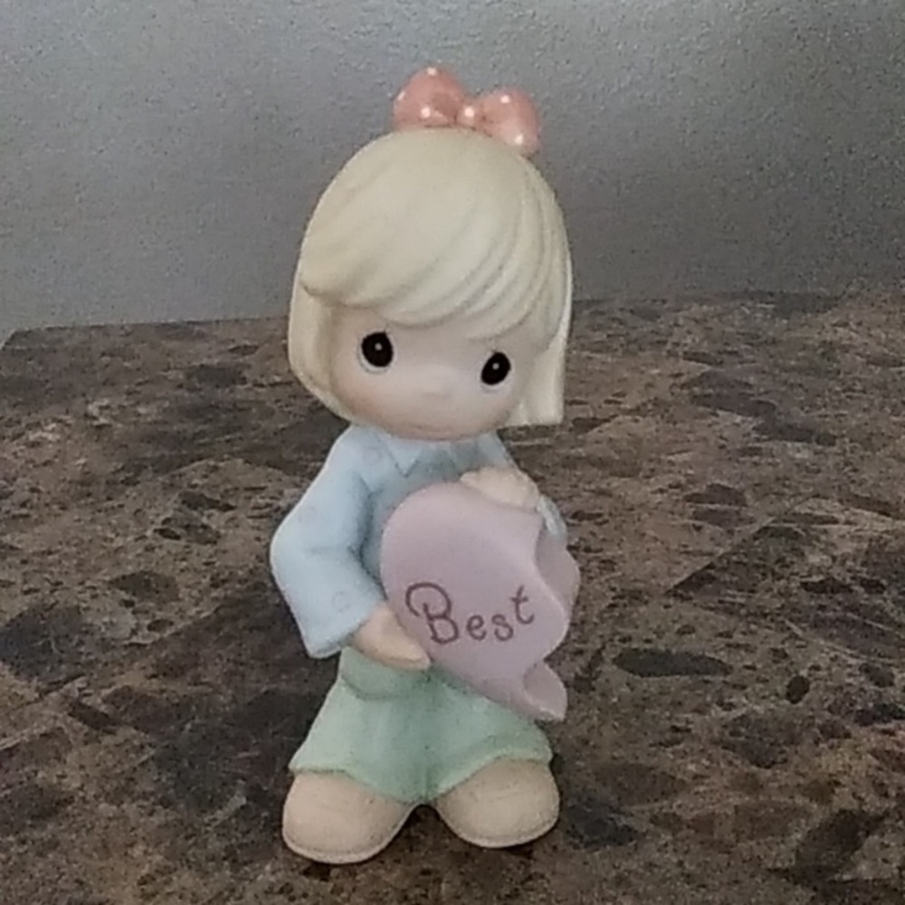 Enesco precious moment. White and Green Figurine best friend Base